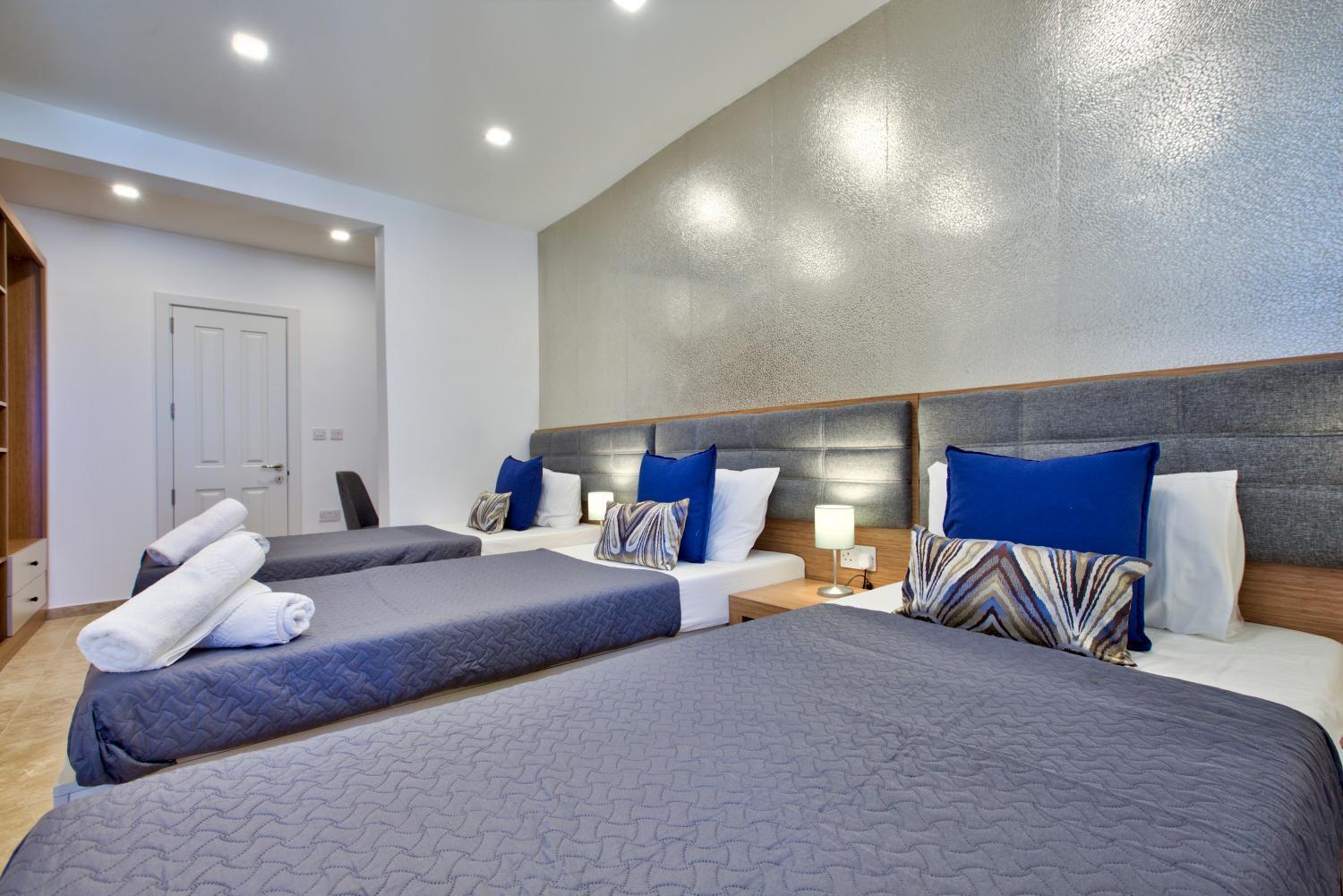 Luxury 4-bedroom Duplex With Stunning Sea Views Private Terrace And Jacuzzi Apartman