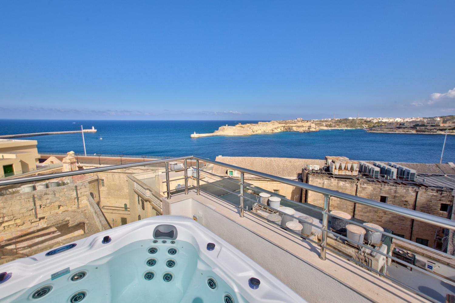 Luxury 4-bedroom Duplex With Stunning Sea Views Private Terrace And Jacuzzi Apartman